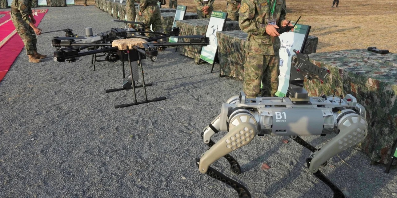 Σκυλί-ρομπότ με πολυβόλο: Το νέο φονικό όπλο της Κίνας