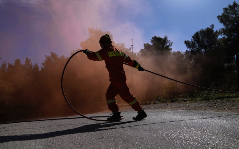 Χωρίς ενεργό μέτωπο οι φωτιές σε Κερατέα, Ροδόπη και Ανδρο