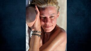 Ζέτα Μακρυπούλια: Topless στην Κύθνο η παρουσιάστρια