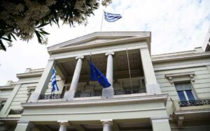 ΥΠΕΞ: Η βεβήλωση του κοιμητηρίου του Αγίου Ελευθερίου στην Κωνσταντινούπολη προσβάλει την ιστορία της ελληνικής μειονότητας