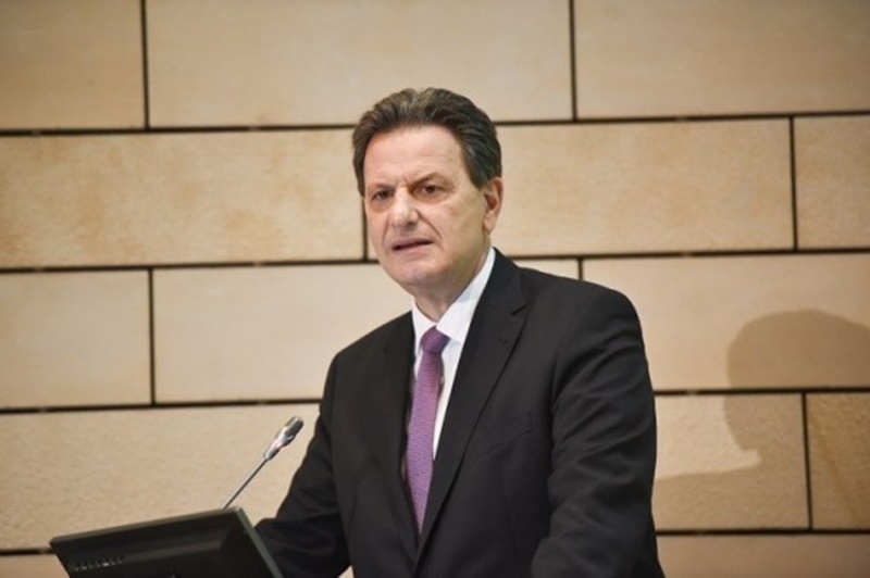 Σκυλακάκης: «Οι καταναλωτές να αλλάξουν πάροχο, αν έχει βάλει υψηλές τιμές στο ρεύμα»