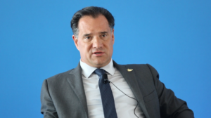 Άδωνις Γεωργιάδης κατά Στέφανου Κασσελάκη: Είναι δίκαιο να μου κάνει κριτική ενώ κάνει διακοπές στη Μύκονο;