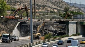 Ανατροπή βυτιοφόρου στην Αθηνών - Κορίνθου: Τα 4 ερωτήματα στα οποία εστιάζουν οι Αρχές