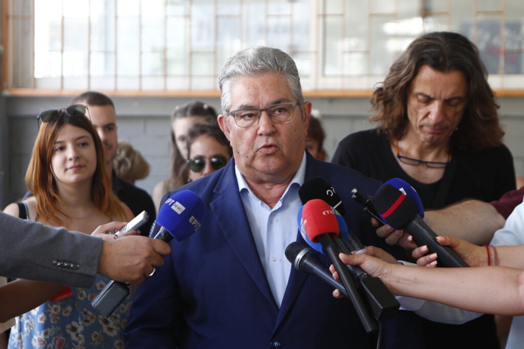 Ευρωεκλογές 2024: Ψήφισε στη Νέα Ιωνία ο Δημήτρης Κουτσούμπας - «Να κοντύ