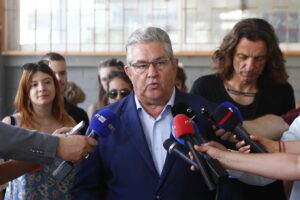 Ευρωεκλογές 2024: Ψήφισε στη Νέα Ιωνία ο Δημήτρης Κουτσούμπας - «Να κοντύ