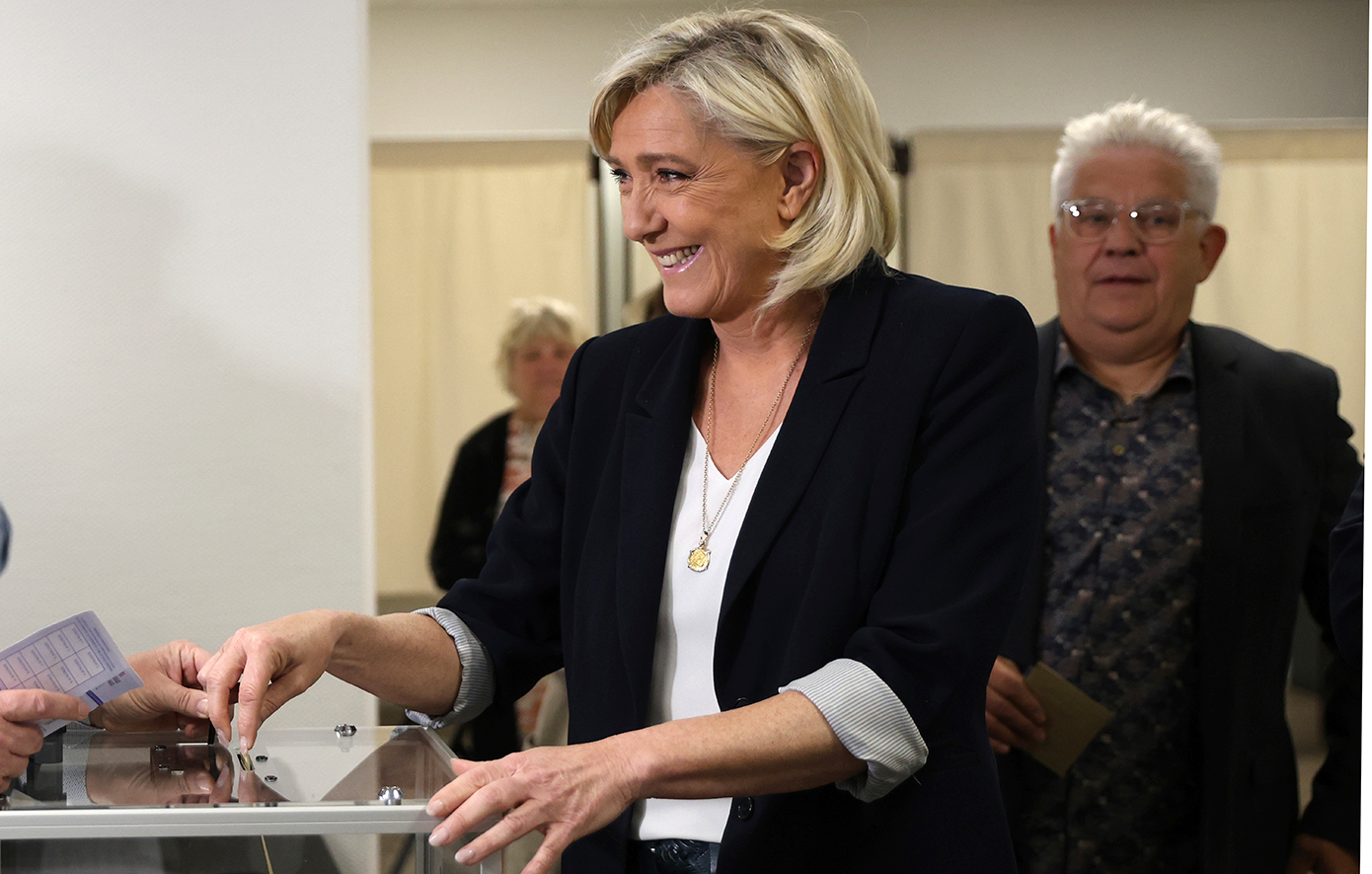 Γαλλία: Σαρωτική νίκη της Λεπέν στις Ευρωεκλογές - Διπλάσιο ποσοστό από τον Μακρόν