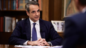 Προβληματισμός στο Μαξίμου για το αφήνουμε που θα παρουσιάσει ο πρωθυπουργός στη ΔΕΘ! Το κλίμα στην κοινωνία είναι «βαρύ κι ασήκωτο»! Μπορεί οι αριθμοί να ευημερούν (!!) όμως οι βουλευτές προειδοποιούν ότι στη βάση «μυρίζει μπαρούτι»!