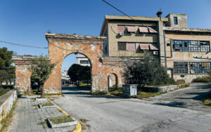 Το μεγαλόπνοο σχέδιο μετακόμισης 14.500 δημοσίων υπαλλήλων στην ΠΥΡΚΑΛ στον Υμηττό