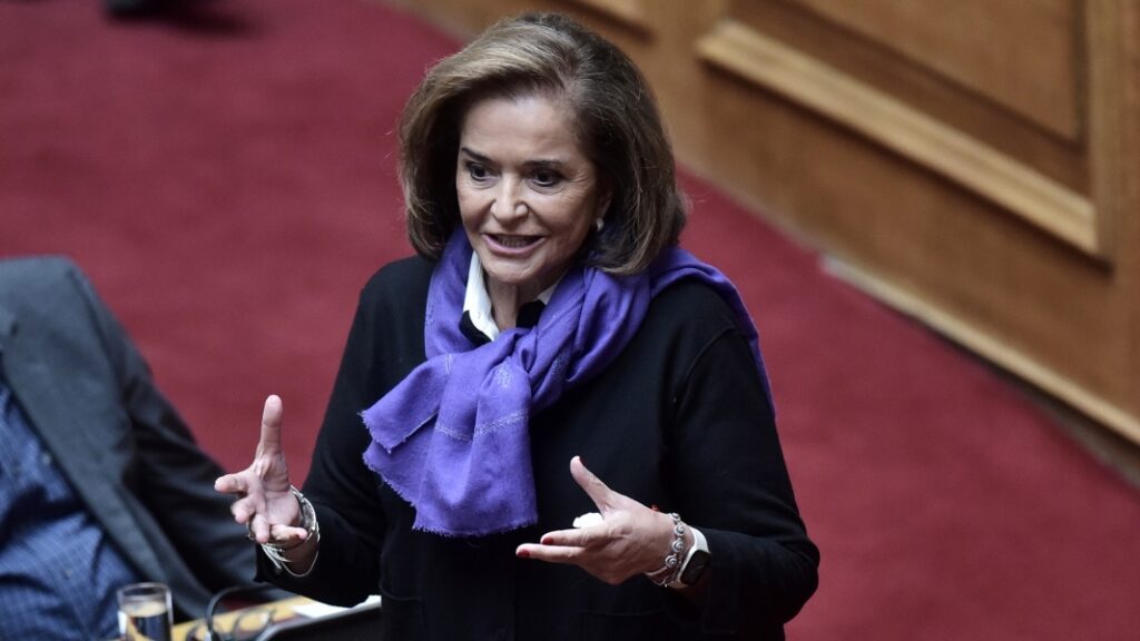 Ντόρα Μπακογιάννη: Αυτό που γίνεται στο ΠΑΣΟΚ είναι για να μπει αφίσα στο Δελφινάριο