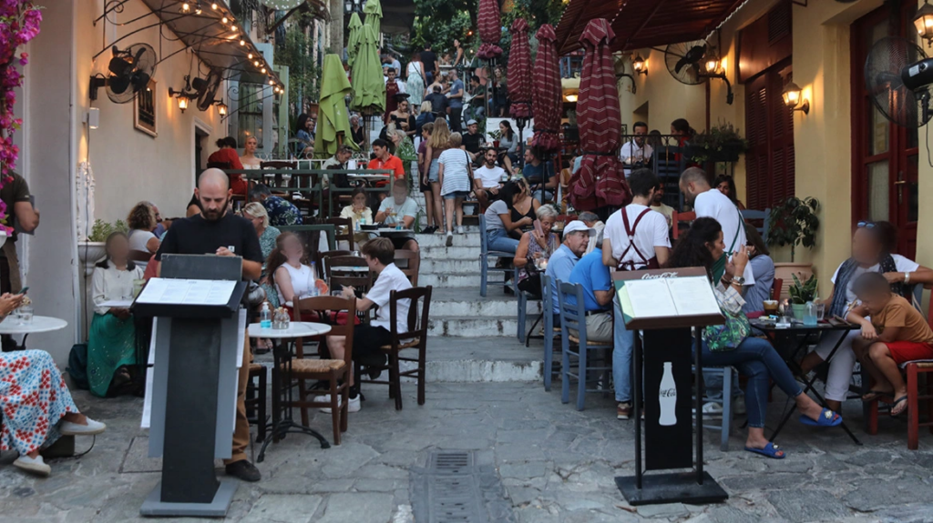 Έρχονται μέτρα για την κάλυψη των κενών θέσεων σε τουρισμό και εστίαση