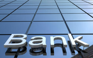 Τράπεζες: Ανεβάζουν τον πήχη οι οίκοι – Η διανομή μερισμάτων «ξεκλειδώνει» αξία