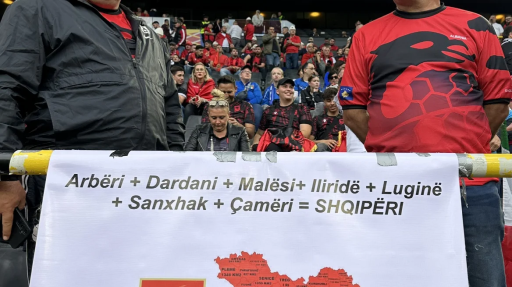 Euro 2024: Προκλητικός οπαδός της Αλβανίας με τον χάρτη που περιλαμβάνει Κέρκυρα, Γιάννενα, Γρεβενά και Φλώρινα - Δείτε βίντεο