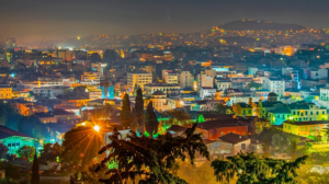 Τι είναι οι τροπικές νύχτες που επιβαρύνουν τον ανθρώπινο οργανισμό - Καθηγητής μιλά για τον καύσωνα και τις υψηλές θερμοκρασίες