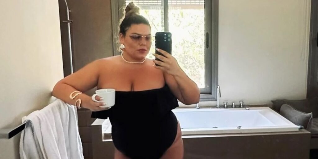 Δανάη Μπάρκα: Η selfie μπροστά στον καθρέφτη με μαγιό και γυαλιά ηλίου