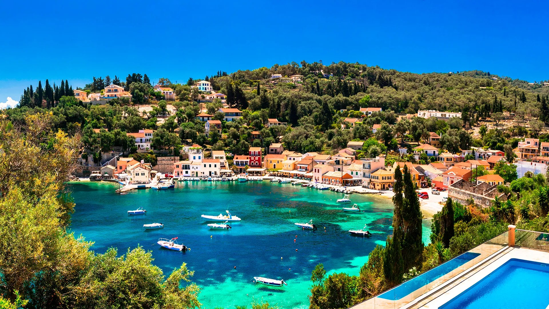 Spitogatos: Σε ποια ελληνικά νησιά αγοράζουν ακίνητα οι ξένοι