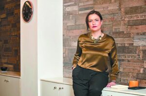 Η μάνατζερ του ΣΥΡΙΖΑ και των συμφερόντων (κατ’ επάγγελμα μέλος ΔΣ) θα «τρέχει» τον ΣΕΒ - Πώς προέκυψε, ποια διαπλεκόμενα συμφέροντα την επέβαλαν στον νέο Πρόεδρο Σπ. Θεοδωρόπουλο;