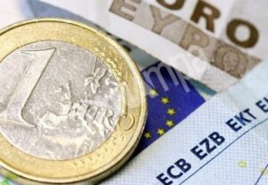 Έκθεση ΓΣΕΕ: H μεγαλύτερη μείωση εισοδήματος από εργασία στην ΕΕ καταγράφεται στην Ελλάδα