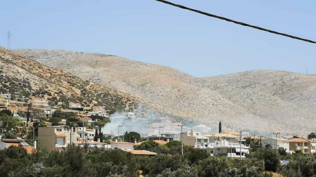 φωτια στα Καλυβια