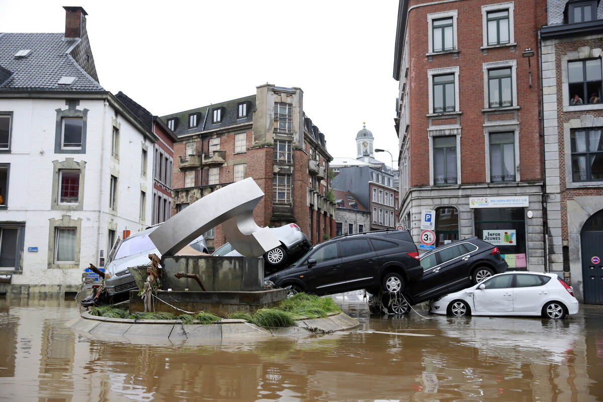 Ελβετία: Τρεις άνθρωποι αγνοούνται μετά τις πλημμύρες