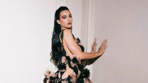 Κέιτι Πέρι: Με αποκαλυπτική εμφάνιση για το σόου μόδας της Vogue στο Παρίσι