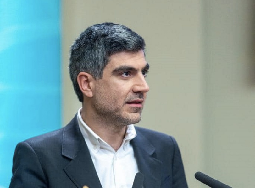 Θανάσης Γλαβίνας: Όποιος βάλλει εναντίον του προέδρου του ΠΑΣΟΚ, βάλλει και εναντίον της παράταξης