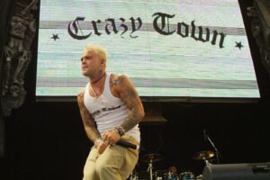 Πέθανε ο τραγουδιστής των Crazy Town, Shifty Shellshock στα 49 του