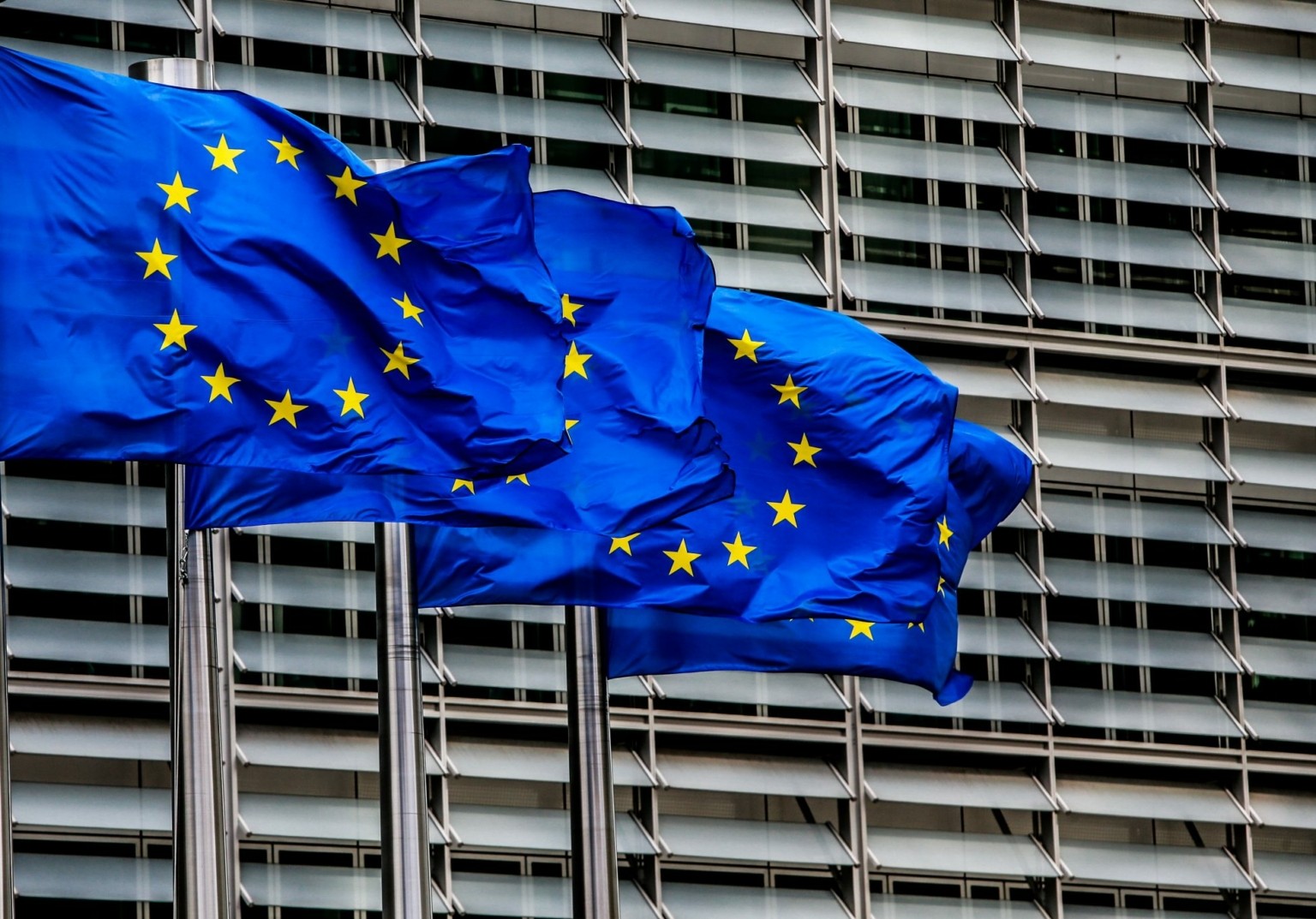 Ευρωπαϊκή Επιτροπή: Έκδοση ομολόγων 65 δισ. ευρώ το δεύτερο εξάμηνο