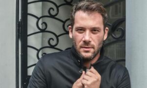 Αντίνοος Αλμπάνης: Δεν πα’ να πέσουν να μαλλιά και να ασπρίσουν, δεν με νοιάζει, νιώθω πολύ καλύτερα τώρα από ό,τι στα 18