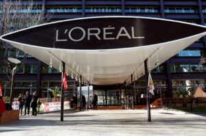 L’Oreal: Γιατί κατεβάζει ταχύτητα η παγκόσμια αγορά ομορφιάς