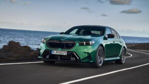 BMW: Η πρώτη M5 που μπαίνει στην πρίζα