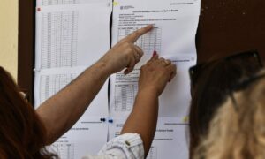 Πανελλαδικές 2024: Πτώση σε Πολυτεχνικές και Νομικές, μικρή άνοδο στις Ιατρικές δείχνουν οι βαθμολογίες