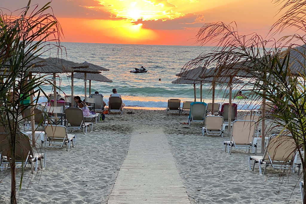 Χαλκιδική: Λουκέτο 48 ωρών σε beach bar για καταπάτηση αιγιαλού