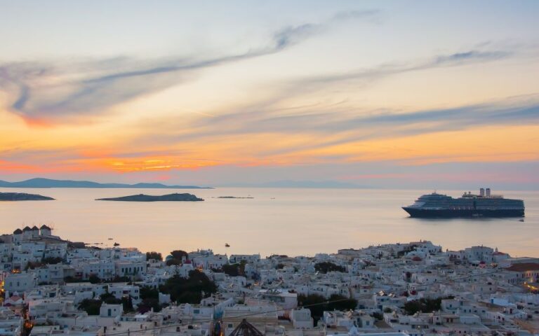 Business Insider: Γιατί χαίρονται οι εύποροι τουρίστες σε Μύκονο και Σαντορίνη - Τουρισμός Ελλάδα