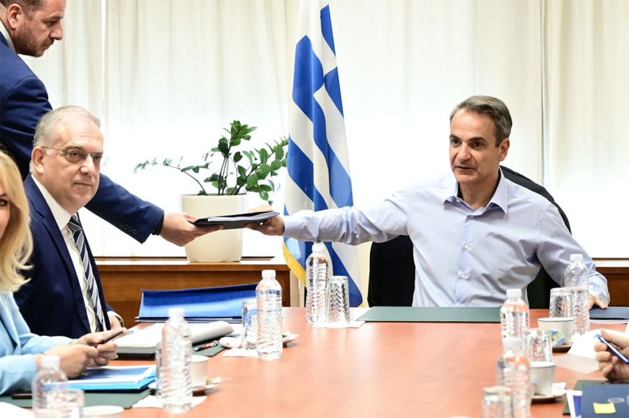 Κυριάκος Μητσοτάκης στο υπουργείο Ανάπτυξης: Όλα τα μέτρα κατά της ακρίβειας θα συνεχιστούν ως το τέλος του έτους