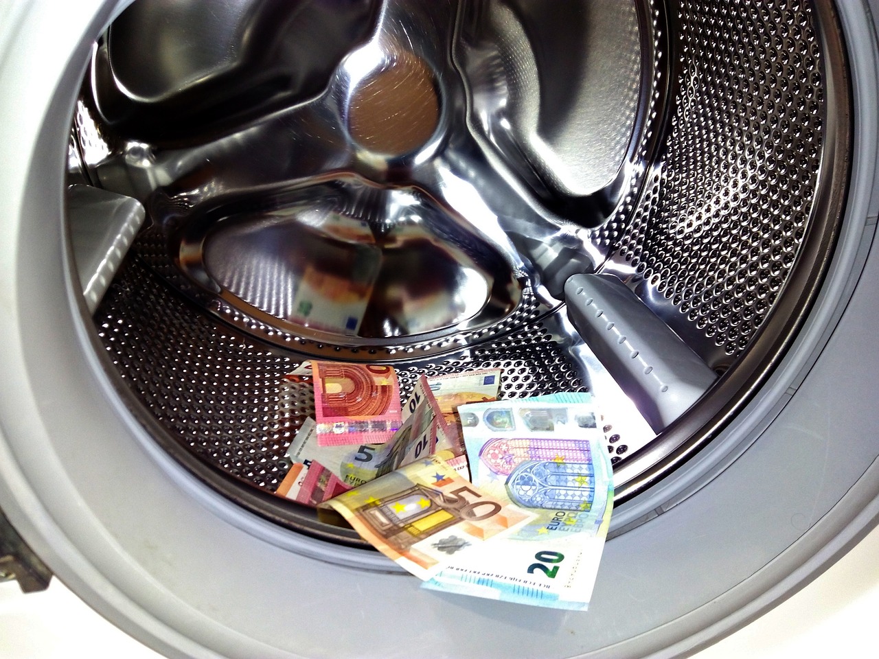 Citi: Η αγαπημένη τράπεζα για ξέπλυμα «βρώμικου χρήματος»