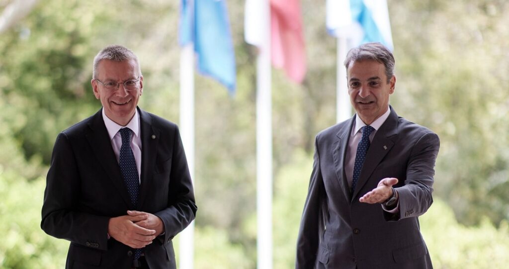 Ο Κ. Μητσοτάκης συναντήθηκε με τον πρόεδρο της Λετονίας - Στο τραπέζι και το σχέδιο για την ευρωπαϊκή ασπίδα αεράμυνας