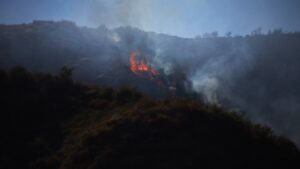 ΗΠΑ: Μαίνεται η δασική πυρκαγιά στη βόρεια Καλιφόρνια - Χιλιάδες κάτοικοι εγκαταλείπουν τις εστίες τους