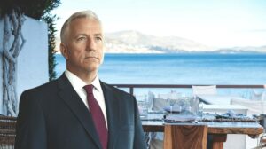 Τι γιόρτασε στο Island με σαμπάνιες και αστακούς ο Τσαμάζ; Την καθηλωμένη επί 2 χρόνια μετοχή του ΟΤΕ; Την ανάθεση όλων των προμηθειών του Οργανισμού στους Γερμανούς που τον ξεζούμισαν; Ή μήπως την ομολογιακή έκδοση των 200 εκατ. που την σήκωσε όλη η DT με επιτόκιο 3,99% για ένα τρίμηνο;