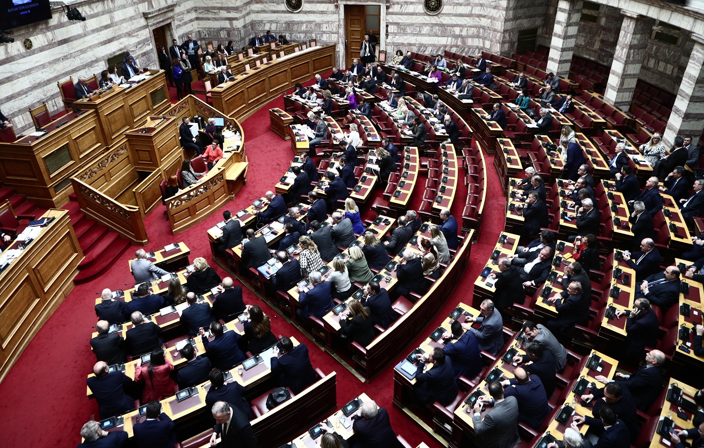Βουλή: Κατατέθηκε το νομοσχέδιο για τους «αποκλεισμένους διευθυντές»