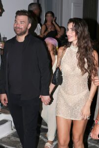 Σαμπάνης - Σαρρή: Βόλτα στα σοκάκια της Μυκόνου