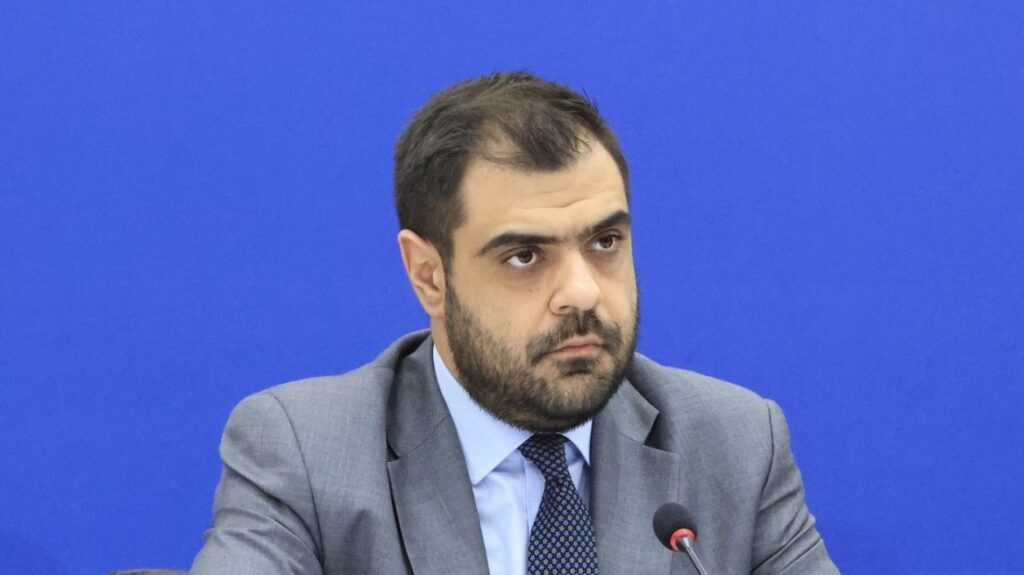 Π. Μαρινάκης: Επίθεση στον Στέφανο Κασσελάκη για Νίκο Παππά και πισίνα στις Σπέτσες