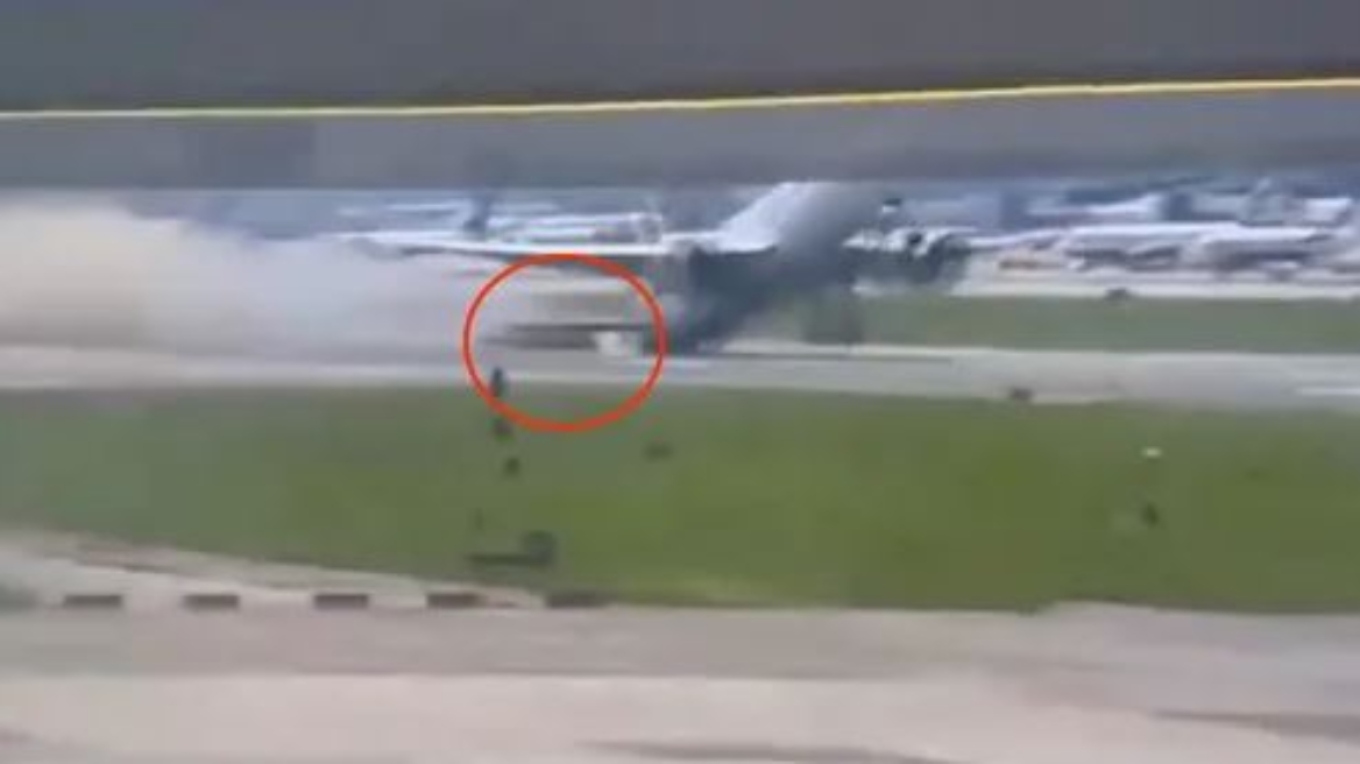 Μιλάνο: Στιγμές τρόμου για επιβάτες σε Boeing 777 - Βίντεο από τη στιγμή που η ουρά του τρίβεται στο έδαφος