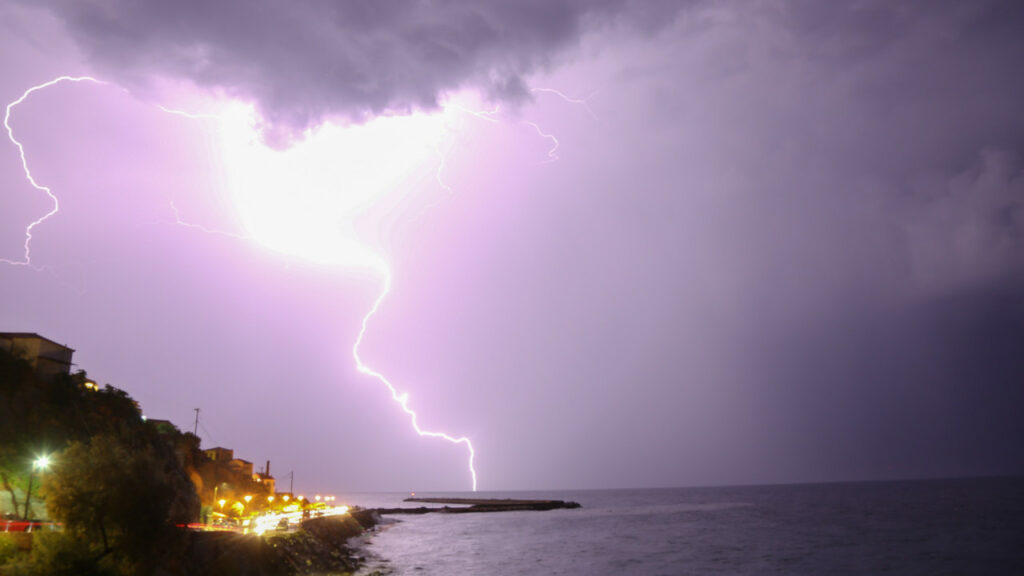 Πανικός σε υπαίθριο μουσικό φεστιβάλ στη Σλοβακία - 15 τραυματίες από σφοδρή καταιγίδα