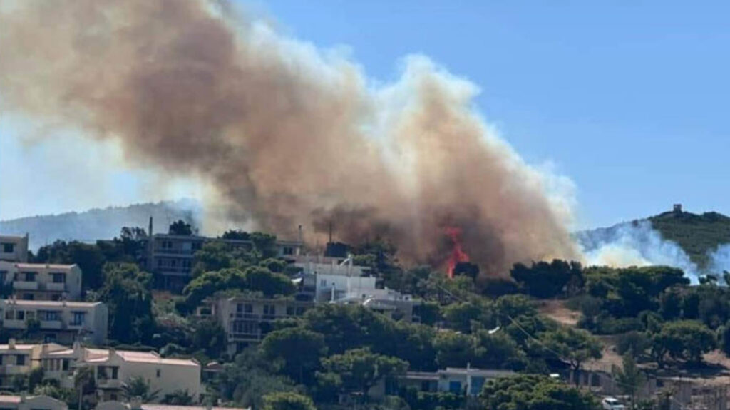 Φωτιά σε δασική έκταση στο Λαύριο - Ήχησε το 112