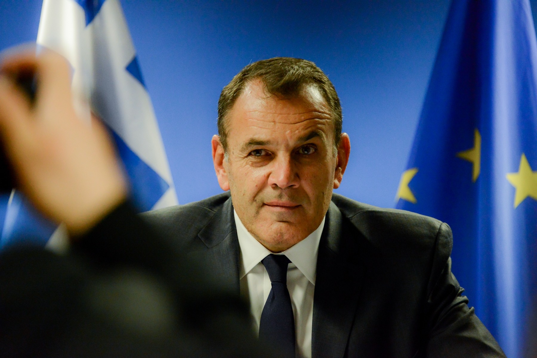 Τρέχει και δεν φτάνει ο υπουργός Μεταναστευτικής Πολιτικής Νίκος Παναγιωτόπουλος