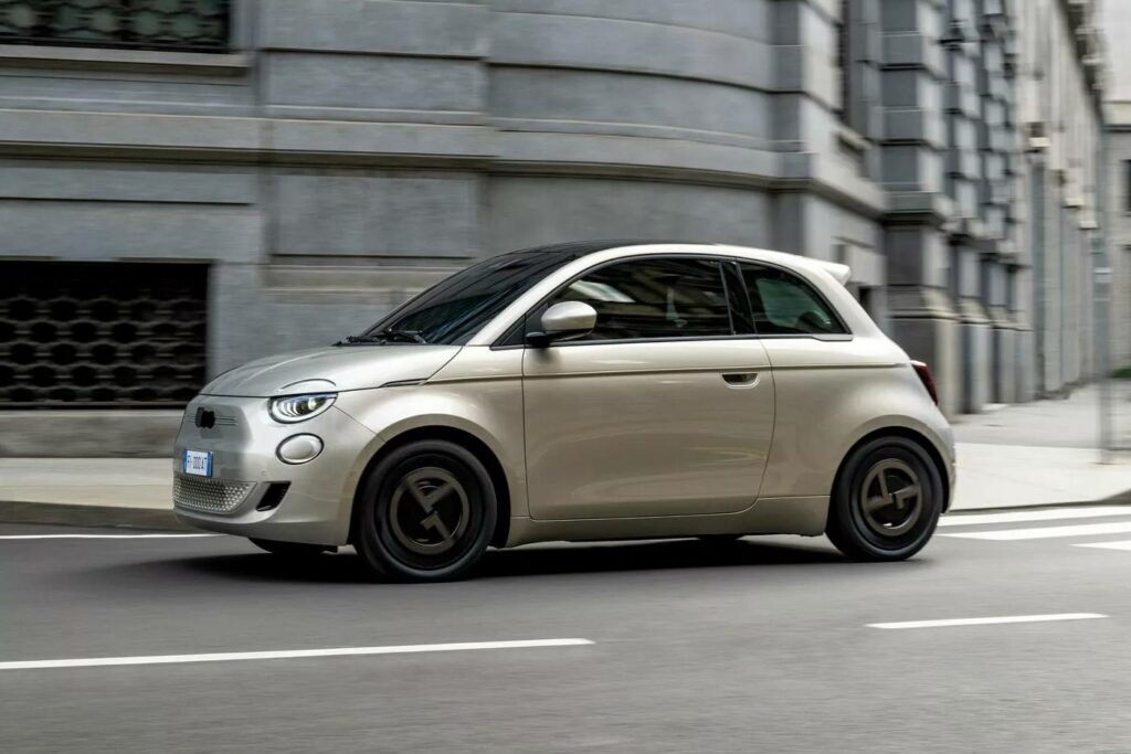 Fiat 500e: Στυλ και φινέτσα με υπογραφή Giorgio Armani