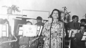 Διαβάστε ακόμη • Το νέο hot ειδύλλιο  μεταξύ πολύ γνωστής παρουσιάστριας και μεγαλοεπιχειρηματία • Ένας από τους κουκουλοφόρους μάρτυρες της Novartis άρχισε να κελαηδάει • Βάσια Κωσταρά: Το ανέμελο ελληνικό καλοκαίρι στη Μύκονο μέσα από τόπλες φωτογραφίες • Κένυα: Συνελήφθη serial killer που ομολόγησε ότι σκότωσε και διαμέλισε 42 γυναίκες