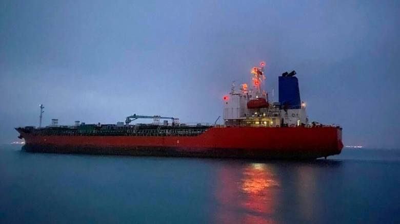 Σύγκρουση δεξαμενοπλοίων στη Μαλαισία – Έφυγε από το σημείο ένα από τα δύο, δεν δίνει στίγμα