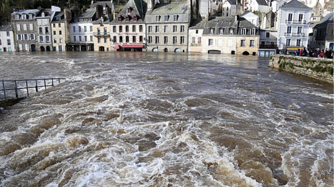 Γαλλία: Οι σφοδρές καταιγίδες προκάλεσαν πλημμύρες στα βορειοανατολικά - Πέντε άνθρωποι στο νοσοκομείο