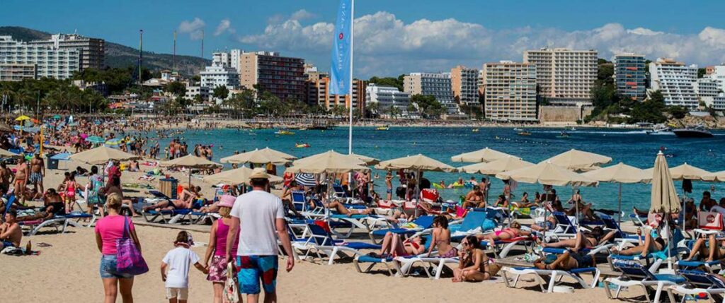 Νέες διαδηλώσεις με σύνθημα «Λιγότερος Τουρισμός, Περισσότερη Ζωή» στη Μαγιόρκα και ισπανικές πόλεις